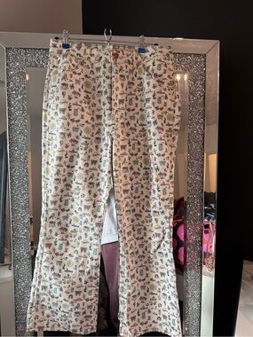 WRANGLER- White Patterned Wide-Leg Jeans with Colorful Icons